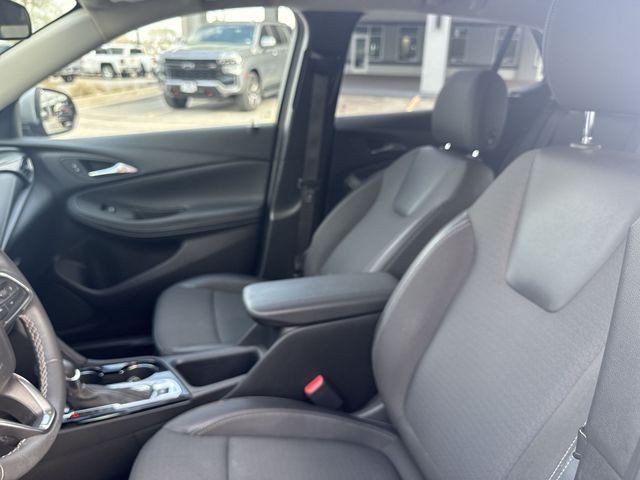 Buick Encore GX Vehicle Full-screen Gallery Image 18