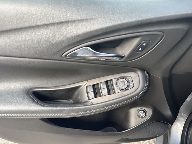 Buick Encore GX Vehicle Full-screen Gallery Image 21