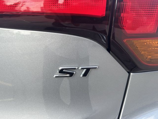 Buick Encore GX Vehicle Full-screen Gallery Image 30