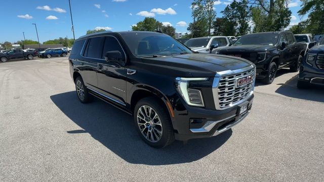 GMC Yukon Vehicle Full-screen Gallery Image 02