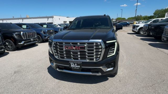 GMC Yukon Vehicle Full-screen Gallery Image 03