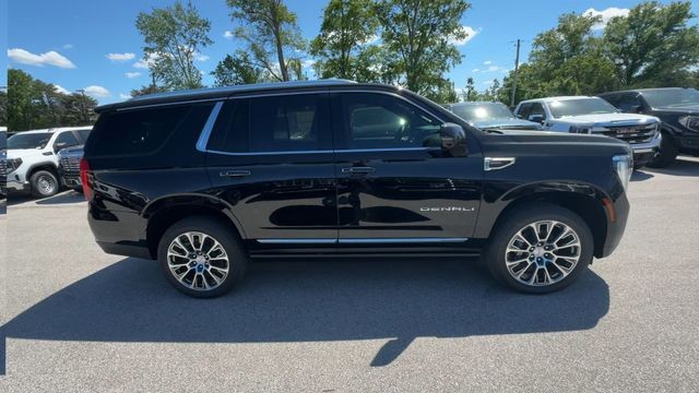 GMC Yukon Vehicle Full-screen Gallery Image 09