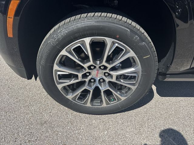 GMC Yukon Vehicle Full-screen Gallery Image 10
