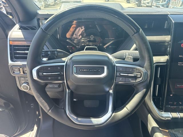 GMC Yukon Vehicle Full-screen Gallery Image 14