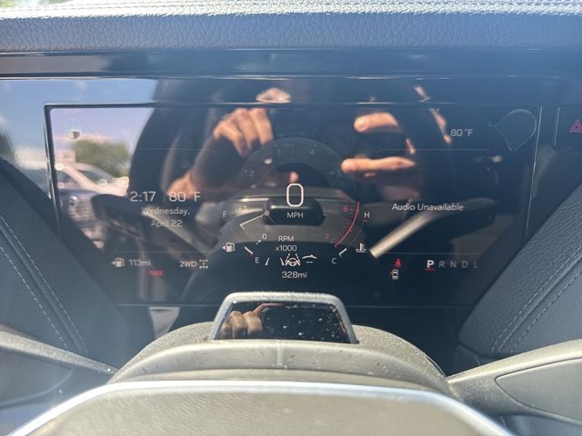 GMC Yukon Vehicle Full-screen Gallery Image 15