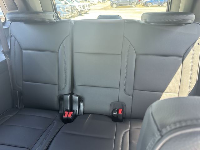 GMC Yukon Vehicle Full-screen Gallery Image 24