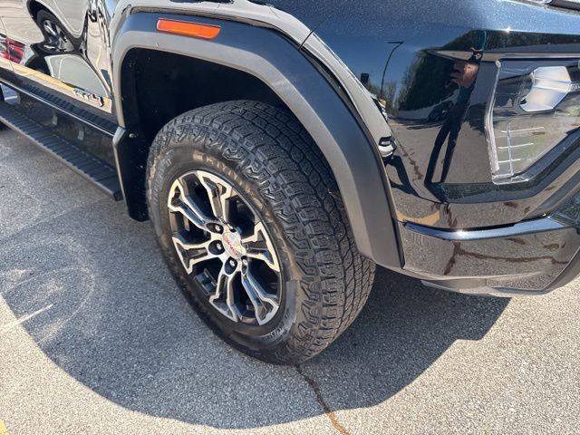 GMC Canyon Vehicle Full-screen Gallery Image 07