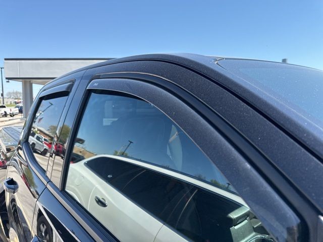 GMC Canyon Vehicle Full-screen Gallery Image 11