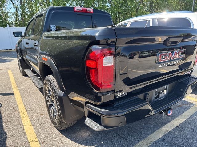 GMC Canyon Vehicle Full-screen Gallery Image 17