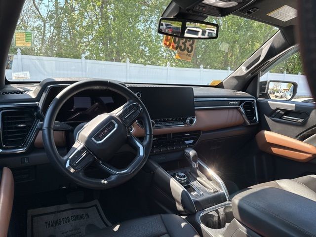 GMC Canyon Vehicle Full-screen Gallery Image 20