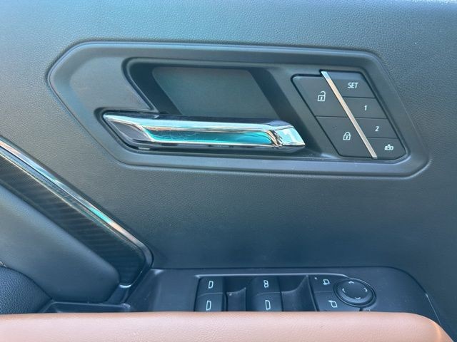 GMC Canyon Vehicle Full-screen Gallery Image 24