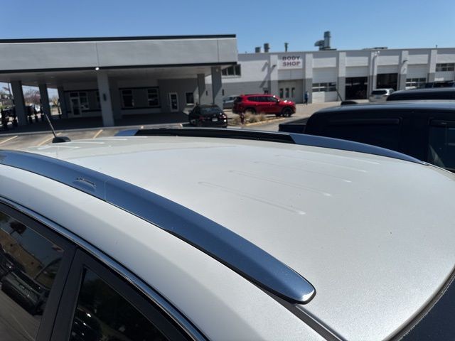 Buick Enclave Vehicle Full-screen Gallery Image 06