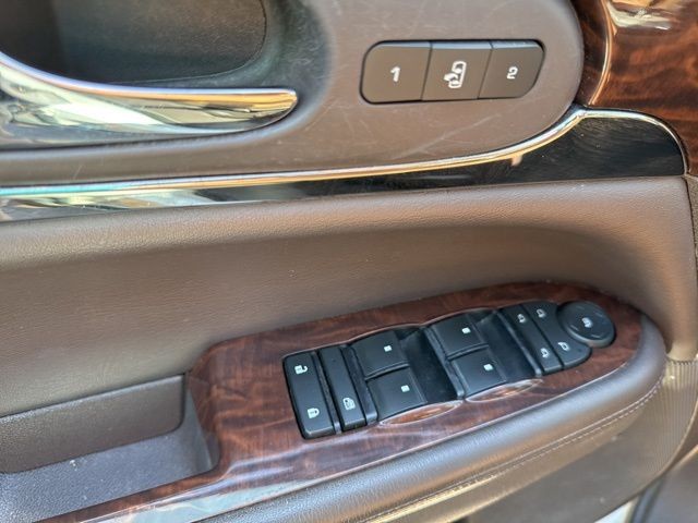 Buick Enclave Vehicle Full-screen Gallery Image 13