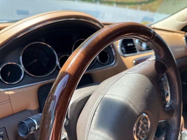 Buick Enclave Vehicle Full-screen Gallery Image 15