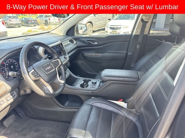 GMC Acadia Vehicle Full-screen Gallery Image 13