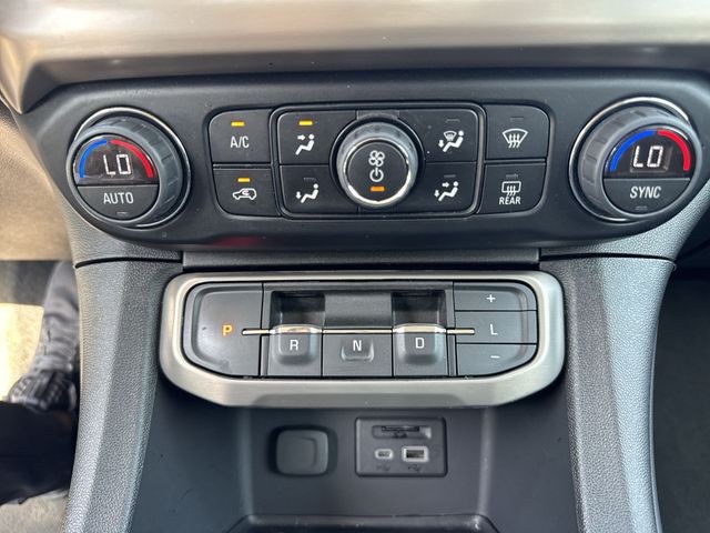 GMC Acadia Vehicle Full-screen Gallery Image 20