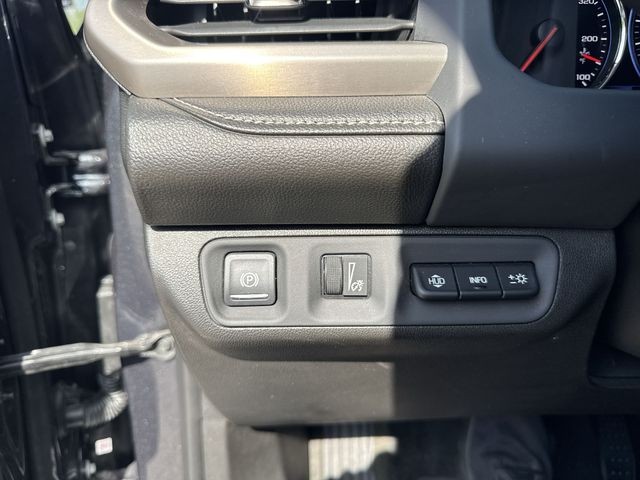 GMC Acadia Vehicle Full-screen Gallery Image 22