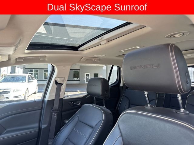 GMC Acadia Vehicle Full-screen Gallery Image 23