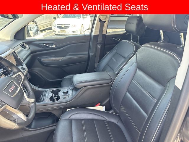 GMC Acadia Vehicle Full-screen Gallery Image 24
