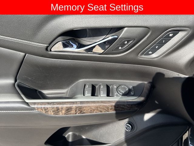 GMC Acadia Vehicle Full-screen Gallery Image 27