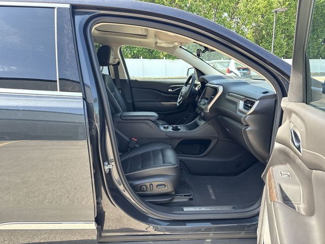 GMC Acadia Vehicle Full-screen Gallery Image 34