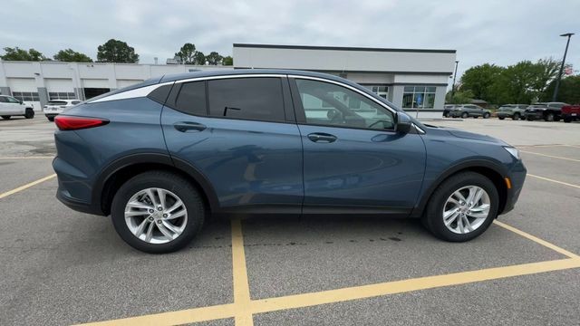 Buick Envista Vehicle Full-screen Gallery Image 09