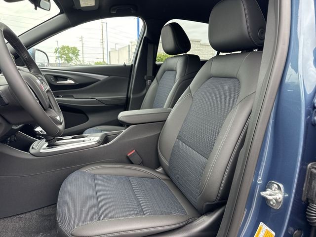 Buick Envista Vehicle Full-screen Gallery Image 11