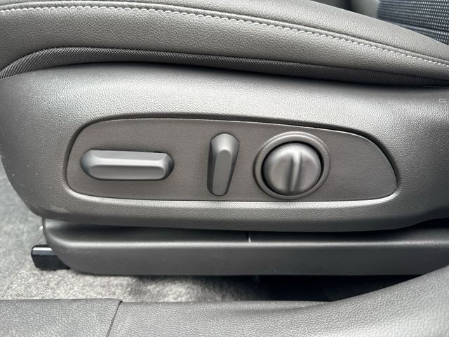 Buick Envista Vehicle Full-screen Gallery Image 12