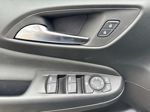 Buick Envista Vehicle Full-screen Gallery Image 13