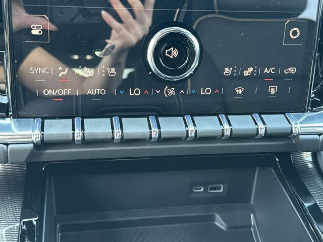 GMC Yukon XL Vehicle Full-screen Gallery Image 19