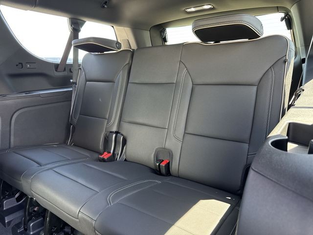 GMC Yukon XL Vehicle Full-screen Gallery Image 24