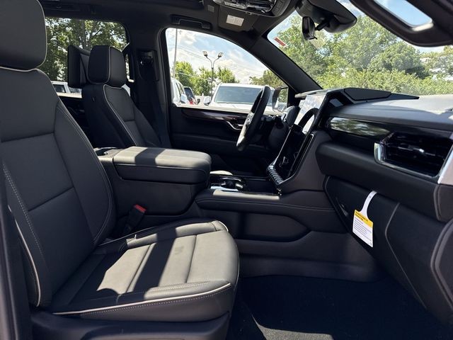 GMC Yukon XL Vehicle Full-screen Gallery Image 26