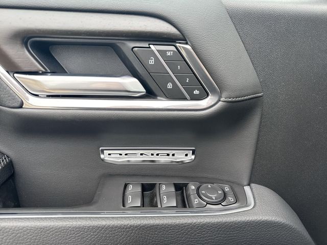 GMC Sierra 1500 Vehicle Full-screen Gallery Image 13