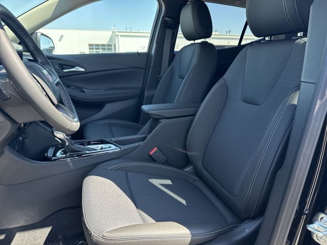 Buick Encore GX Vehicle Full-screen Gallery Image 11