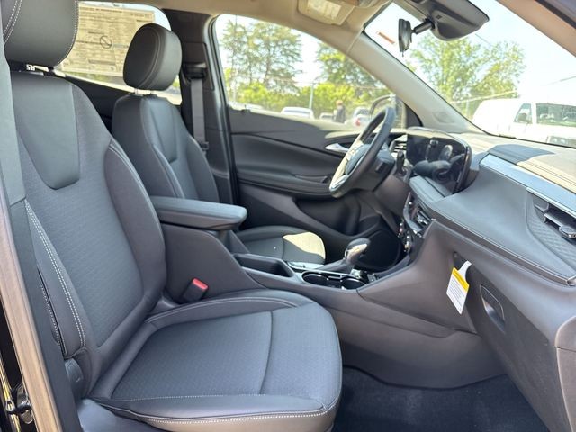 Buick Encore GX Vehicle Full-screen Gallery Image 23