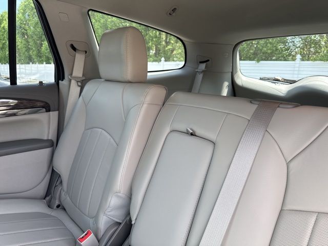 Buick Enclave Vehicle Full-screen Gallery Image 08