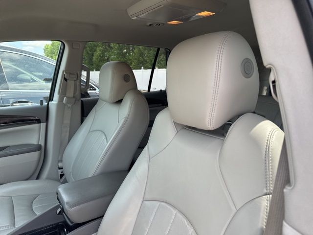 Buick Enclave Vehicle Full-screen Gallery Image 11