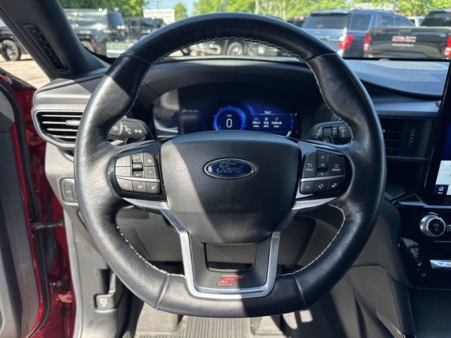 Ford Explorer Vehicle Full-screen Gallery Image 14