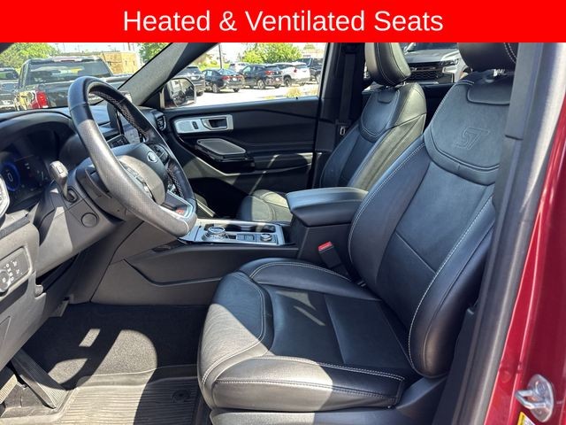 Ford Explorer Vehicle Full-screen Gallery Image 24