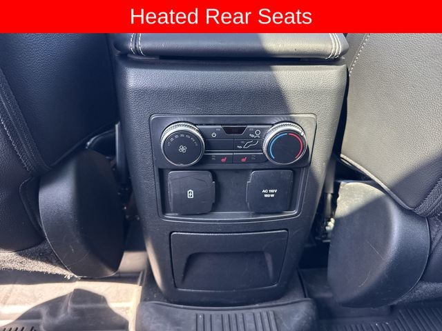 Ford Explorer Vehicle Full-screen Gallery Image 26