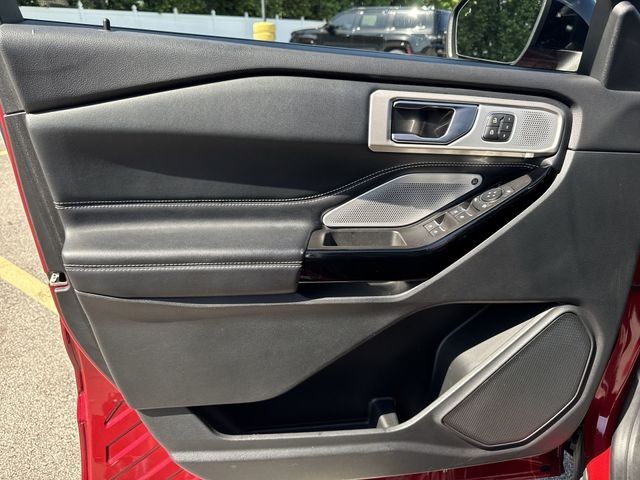 Ford Explorer Vehicle Full-screen Gallery Image 27