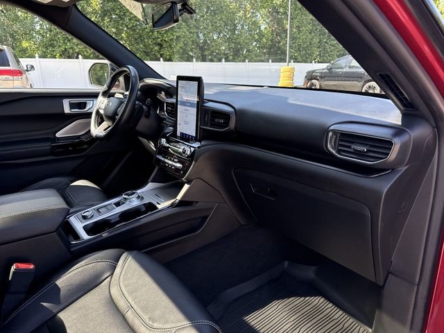 Ford Explorer Vehicle Full-screen Gallery Image 34