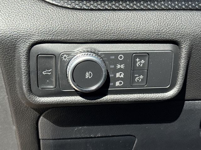 Ford Explorer Vehicle Full-screen Gallery Image 40