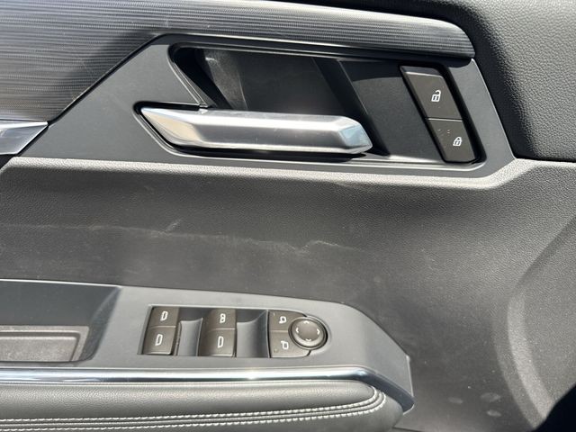 GMC Acadia Vehicle Full-screen Gallery Image 13