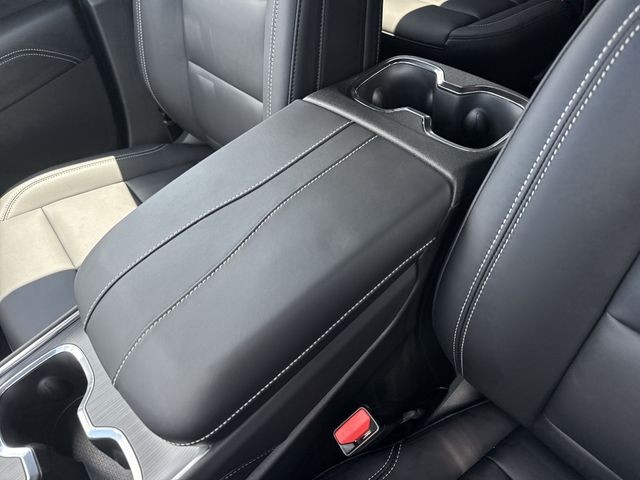 GMC Acadia Vehicle Full-screen Gallery Image 21