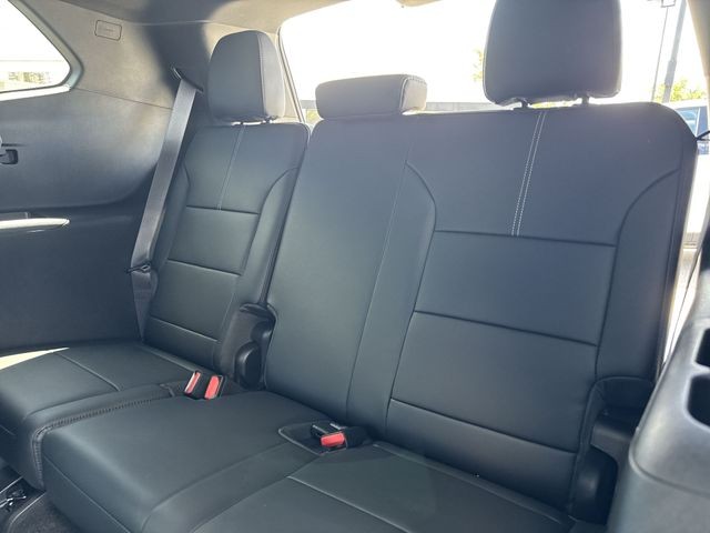 GMC Acadia Vehicle Full-screen Gallery Image 23