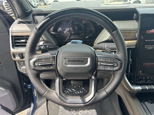GMC Yukon XL Vehicle Full-screen Gallery Image 14