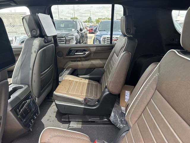 GMC Yukon XL Vehicle Full-screen Gallery Image 23