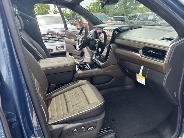 GMC Yukon XL Vehicle Full-screen Gallery Image 26