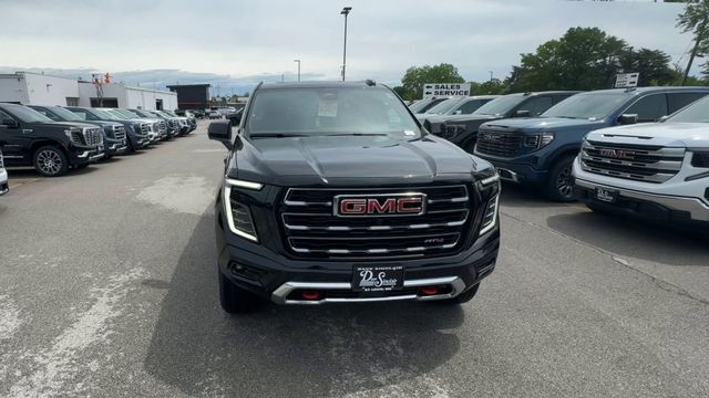 GMC Yukon XL Vehicle Full-screen Gallery Image 03